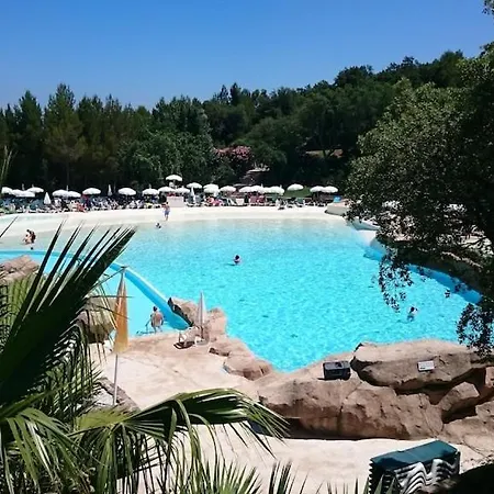 * Les Maisons Du Lac Les Restanques * *