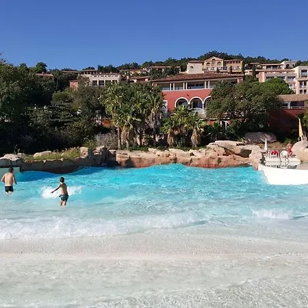 * Les Maisons Du Lac Les Restanques * Grimaud